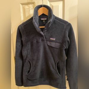 Patagonia XS fleece 1/2 zip. Navy blue